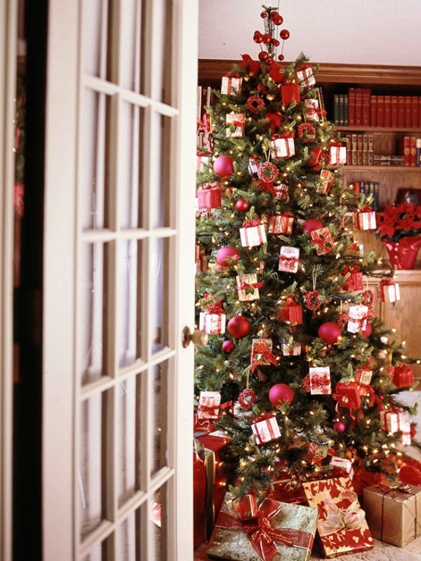little-christmas-tree-presents