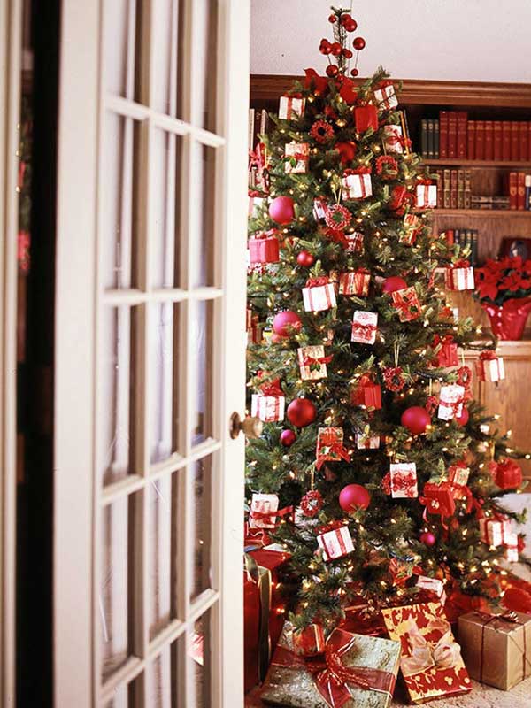 little-christmas-tree-presents