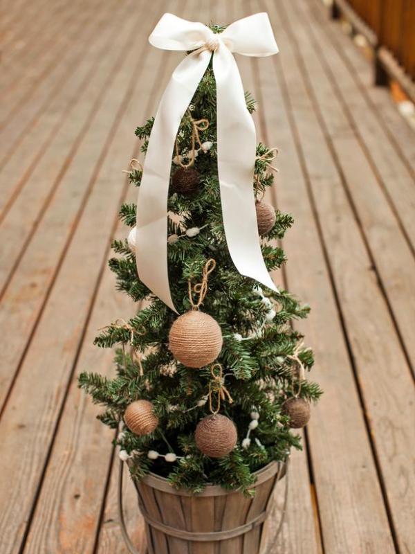 mini-christmas-tree-decorating-design