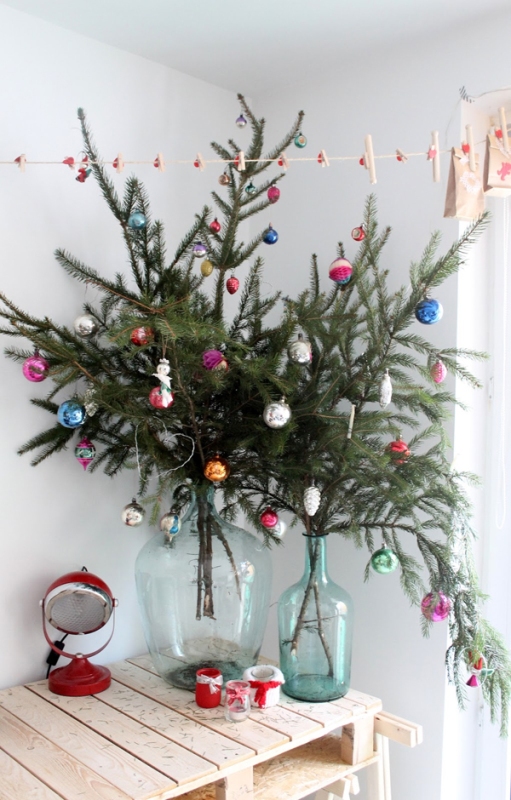 mini-christmas-tree-decorating-fine-designs