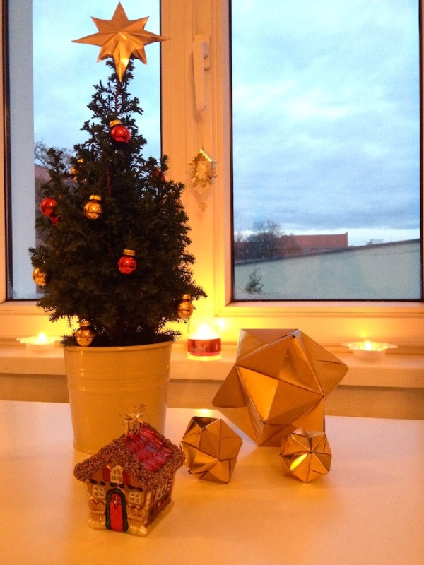 mini-christmas-tree-decorating-idea