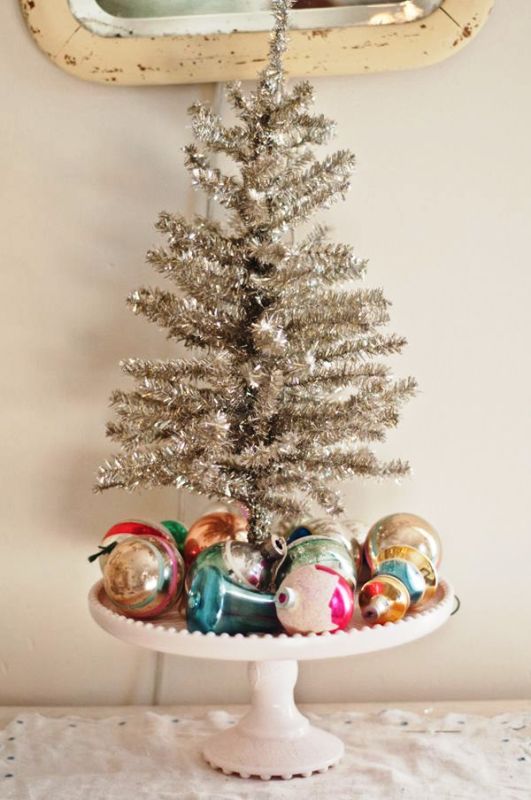 mini-vintage-christmas-tree-stand