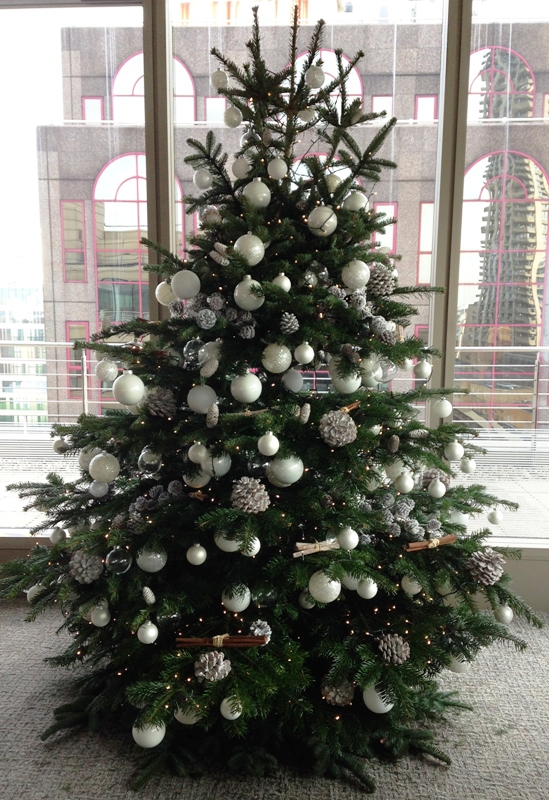 modern-christmas-tree-fine-design