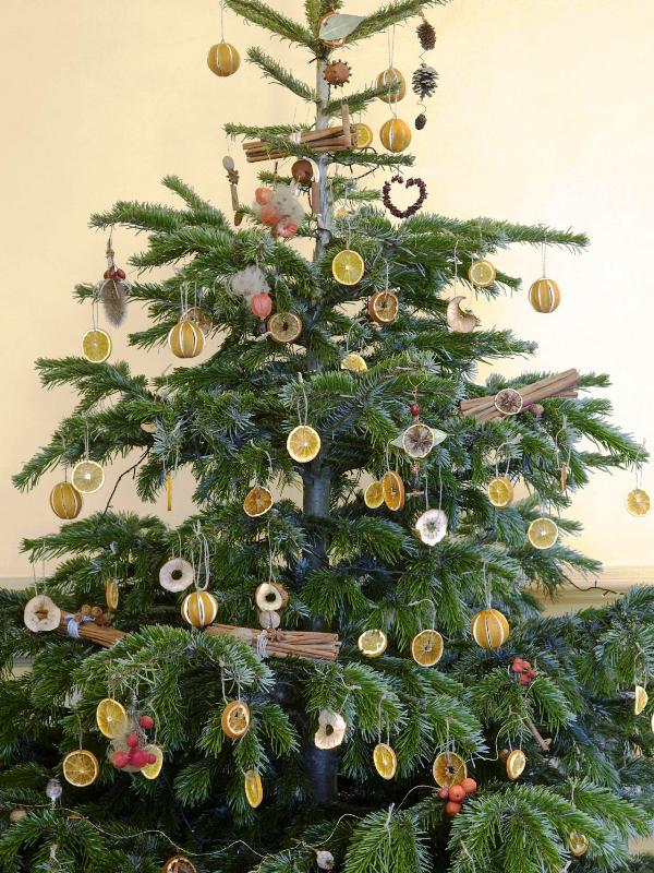natural-christmas-tree-decoration