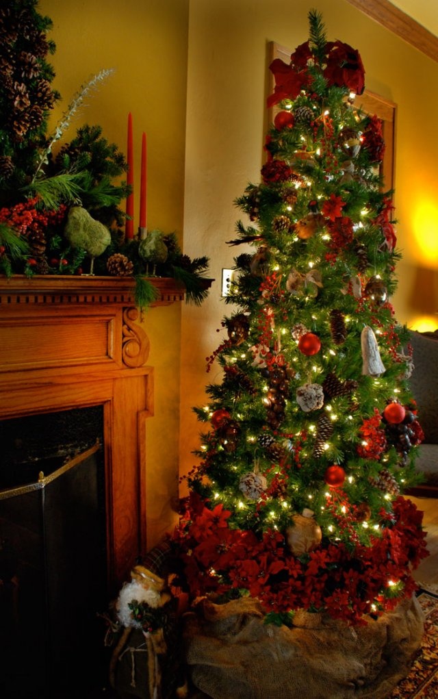 natural-christmas-tree-living-room