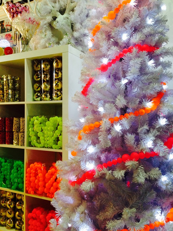 neon-christmas-tree-decorations