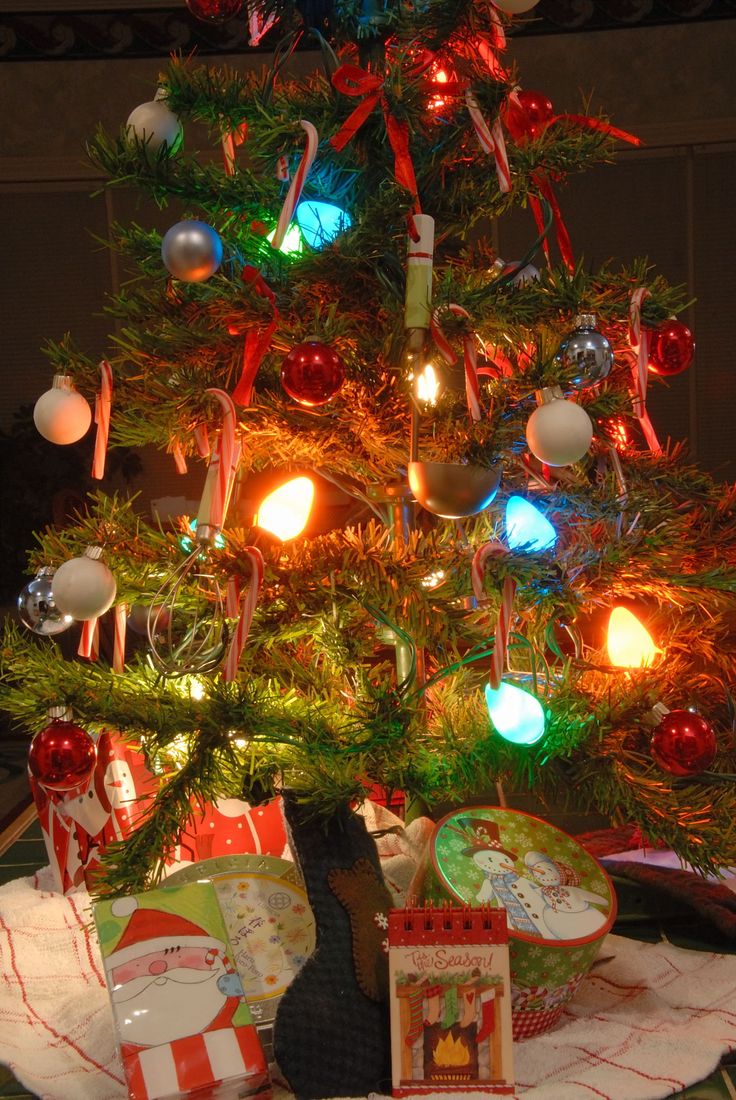 40 Old Fashioned Christmas Tree Decorations Ideas - Decoration Love