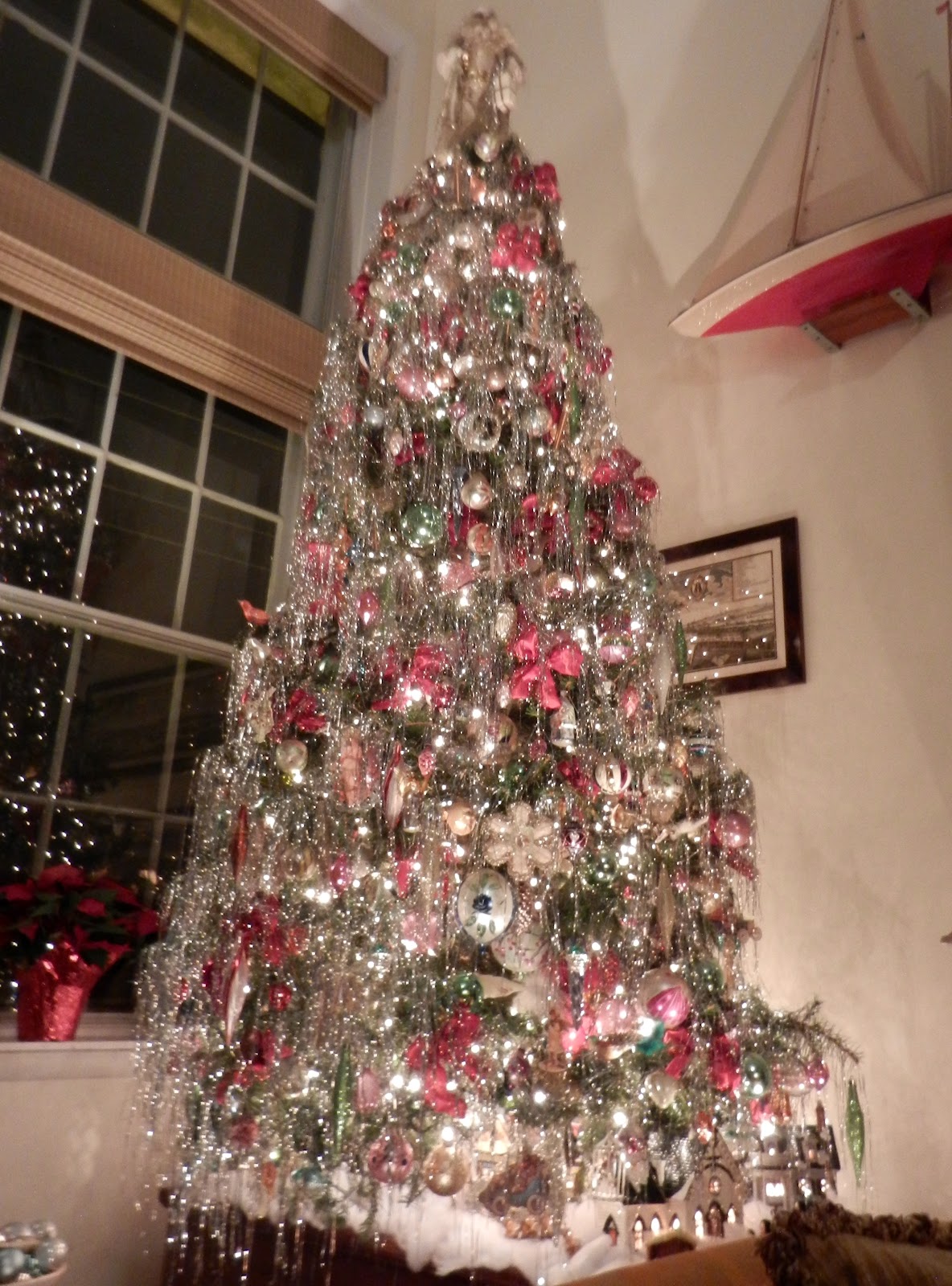 old-fashioned-christmas-tree-with-tinsel
