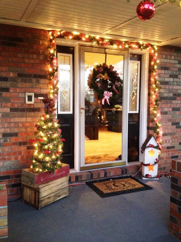 on-front-porch-christmas-decorations