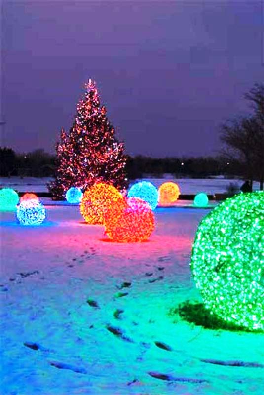 outdoor-christmas-light-balls
