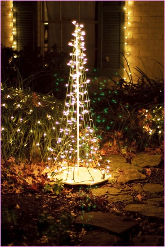 outdoor-christmas-tree-decorations-fine-idea