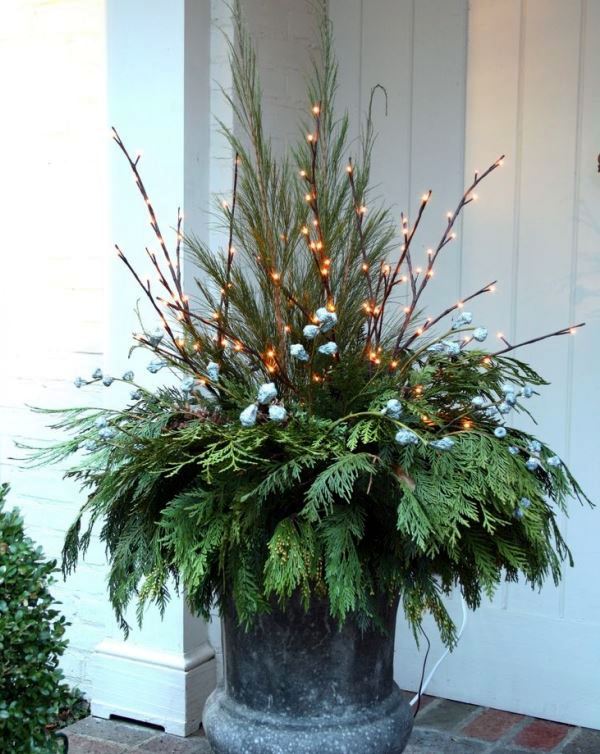 outdoor-christmas-tree-nature-decorating