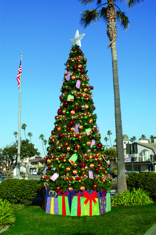 outdoor-decorated-christmas-tree