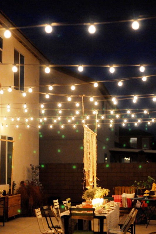 outdoor-patio-chirstmas-party-string-lights
