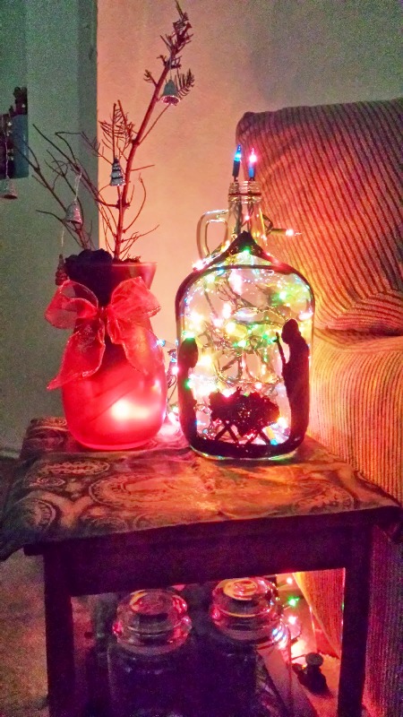 painted-wine-bottles-for-christmas-decorations