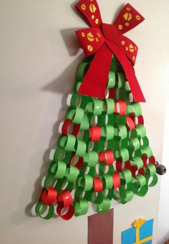 paper-chain-christmas-tree-door