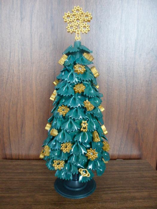 pasta-christmas-tree-craft-for-kids
