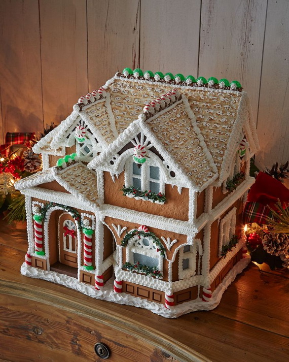 peppermint-gingerbread-house-porch