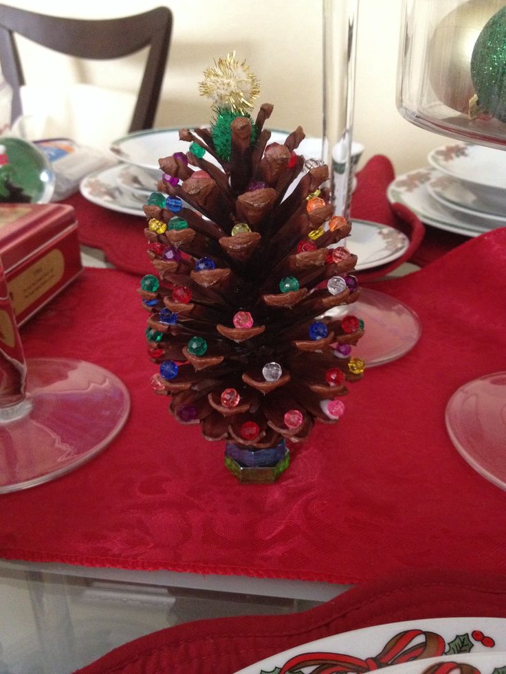 pine-cone-christmas-tree-craft-red-design