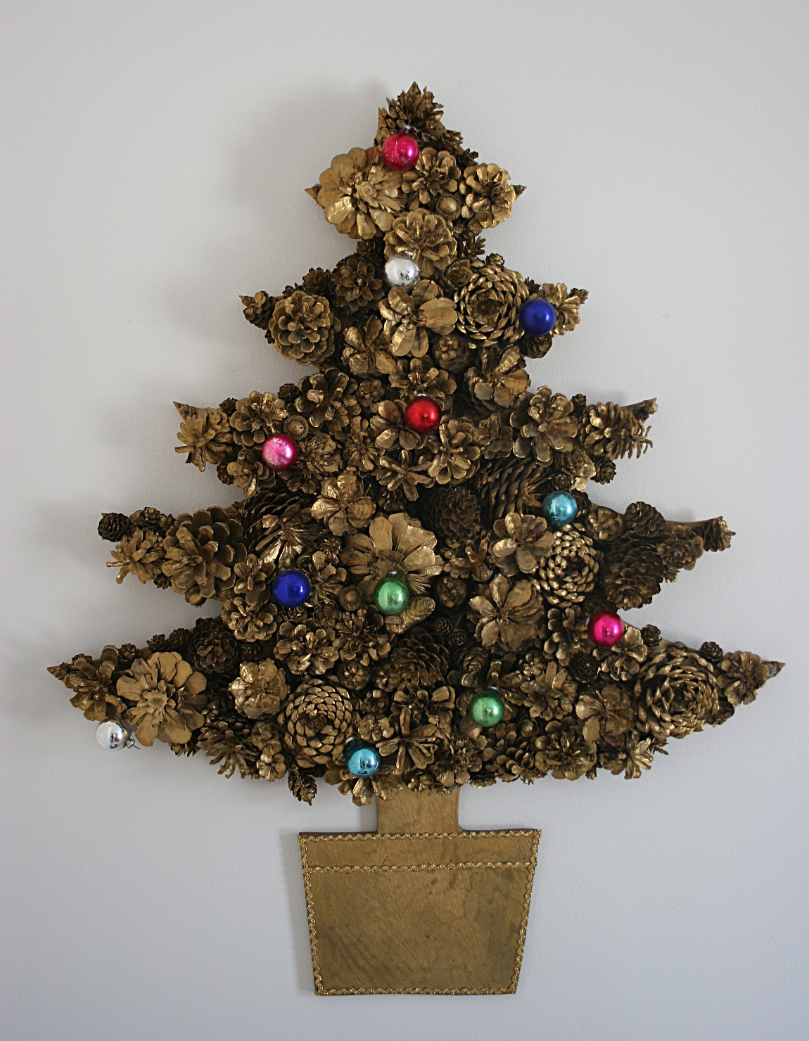 pine-cone-christmas-tree-decor-fine-idea