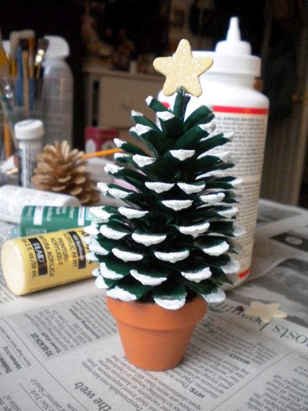 pine-cone-christmas-trees