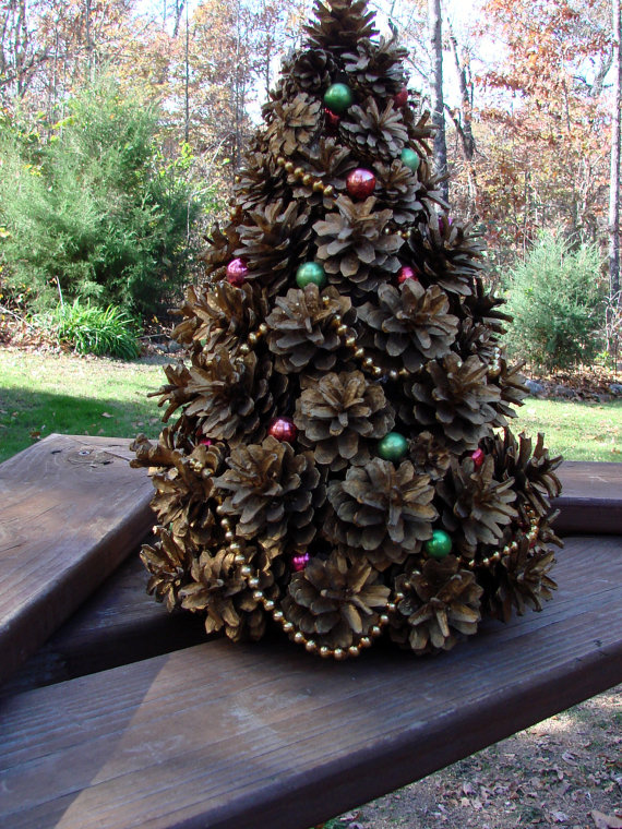 pine-cone-christmas-trees-design
