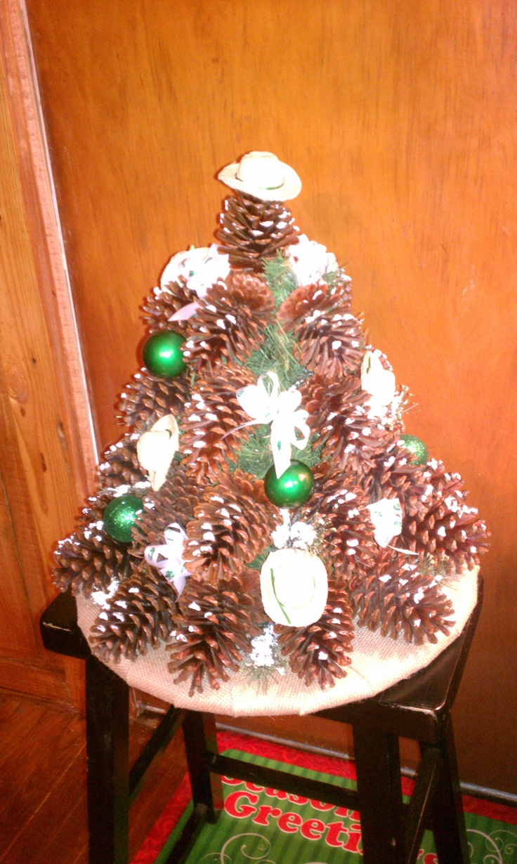 pine-cone-christmas-trees-fine-design