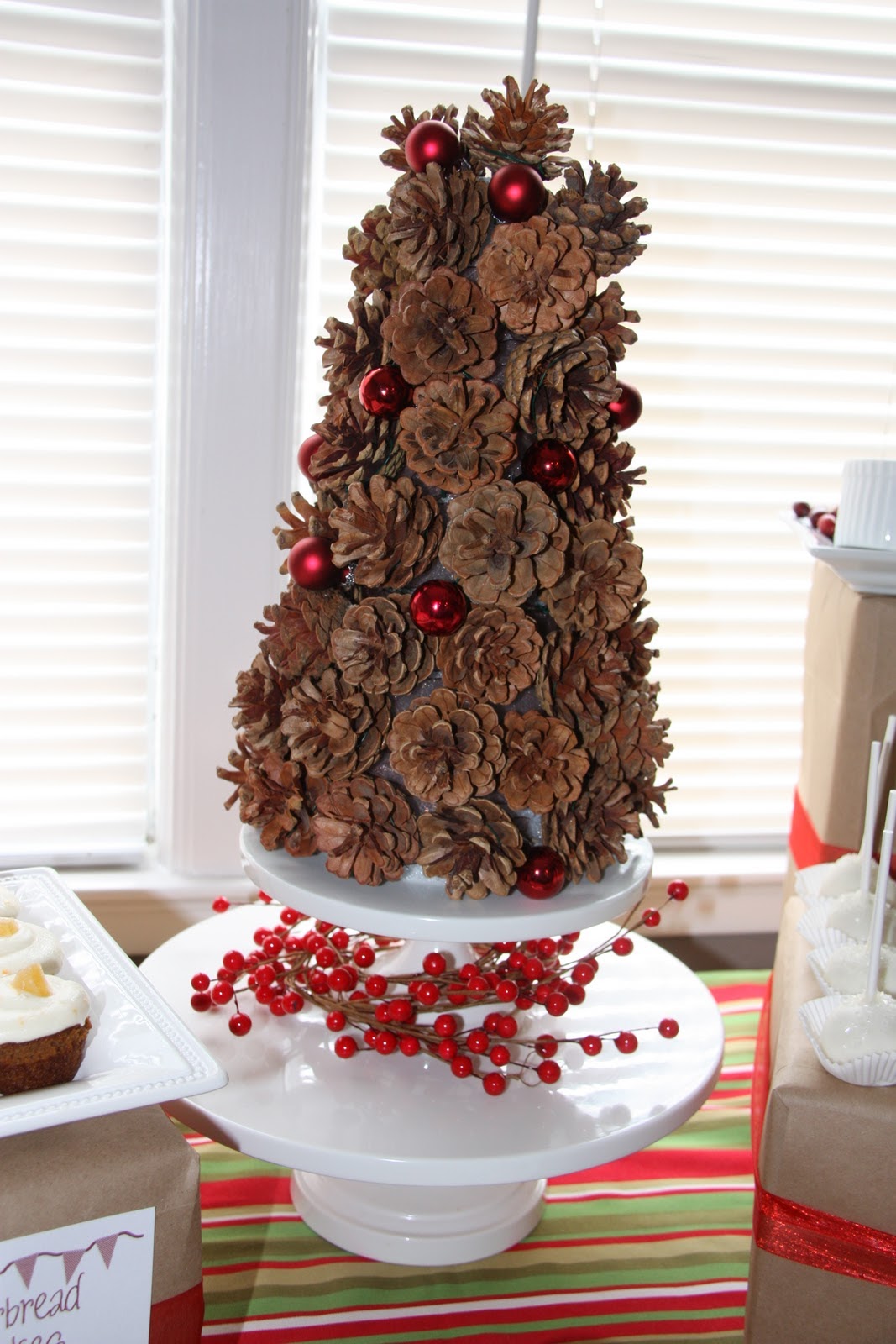 pine-cone-christmas-trees-on-table