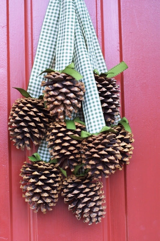 pine-cone-and-ribbon-decoration