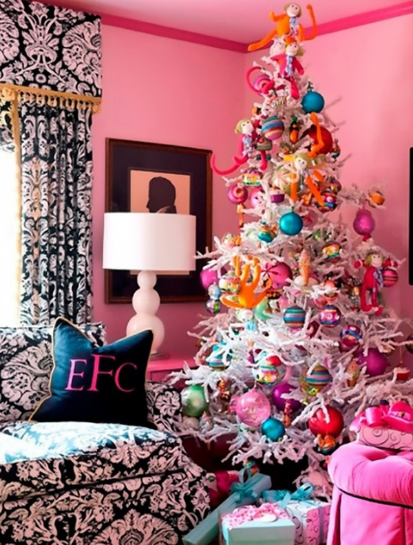 pink-christmas-tree-decorating-idea