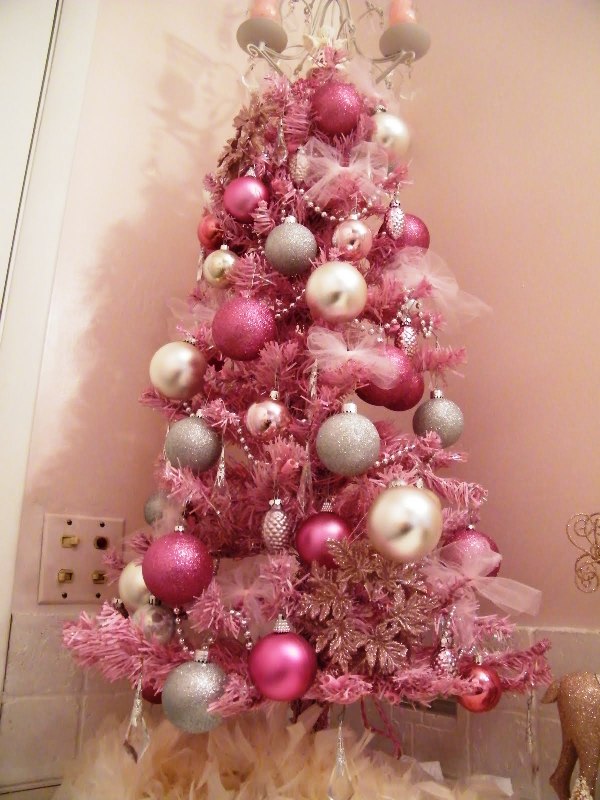 pink-christmas-tree-decorations-design