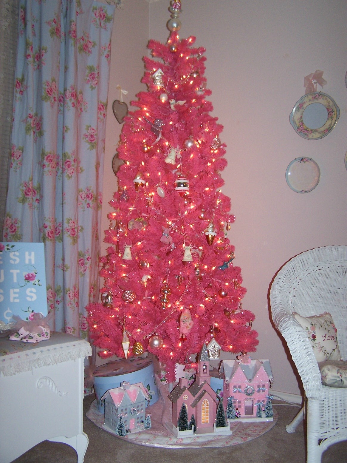 pink-decorated-christmas-girly-design