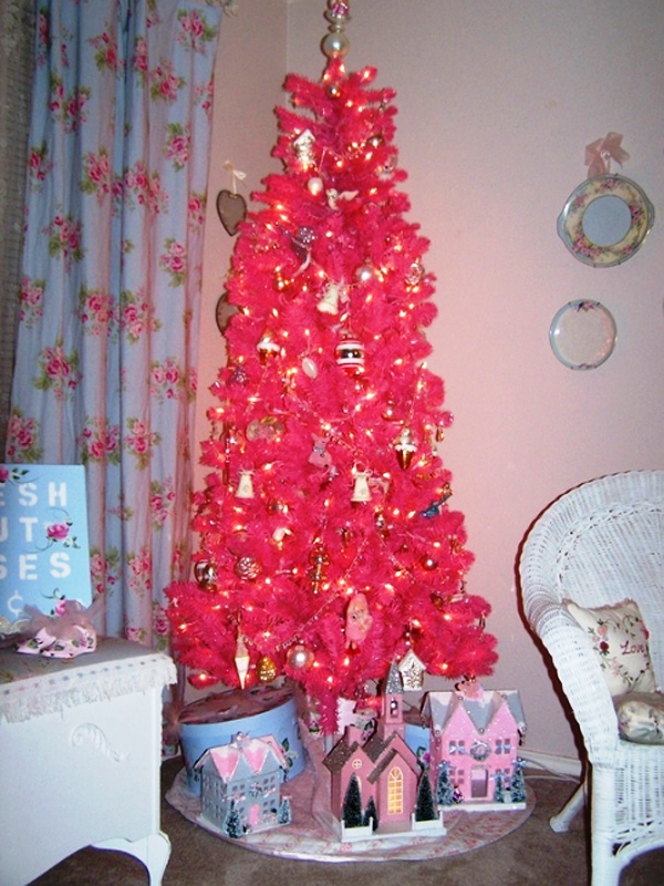pink-decorated-christmas-tree-idea