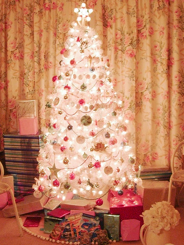 pink-and-white-christmas-tree