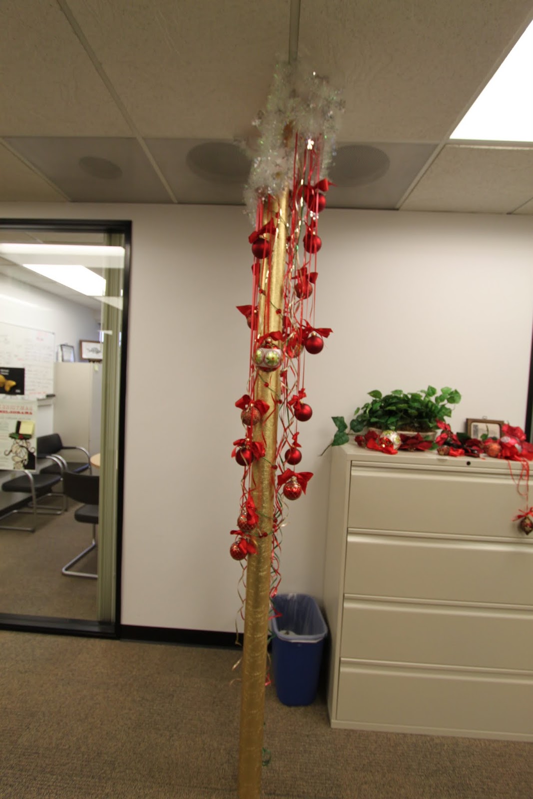 pole-office-christmas-decorating-contest-design