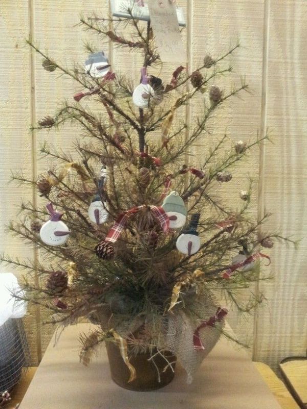 primitive-christmas-tree-decorating-idea