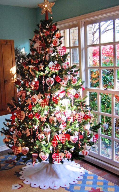 prity-red-christmas-tree-decorating-ideas