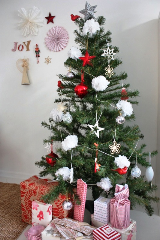 red-and-white-chirstmas-decorations