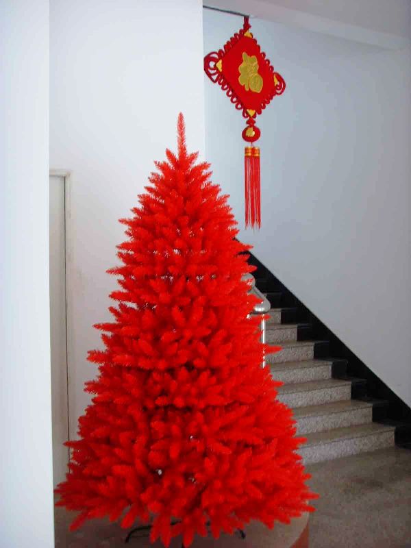red-christmas-tree