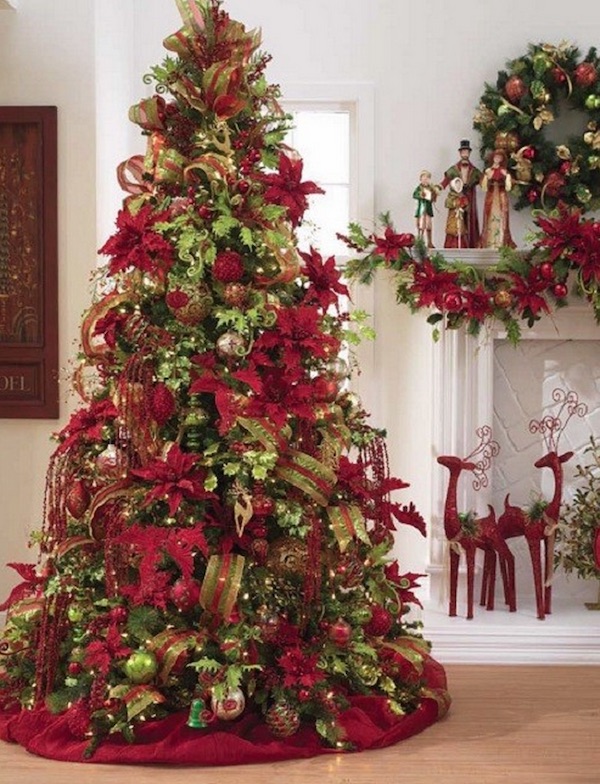 red-decorated-christmas-tree