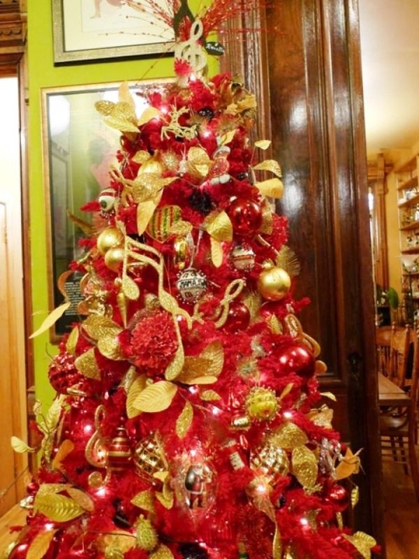 red-gold-and-silver-christmas-tree-decorations