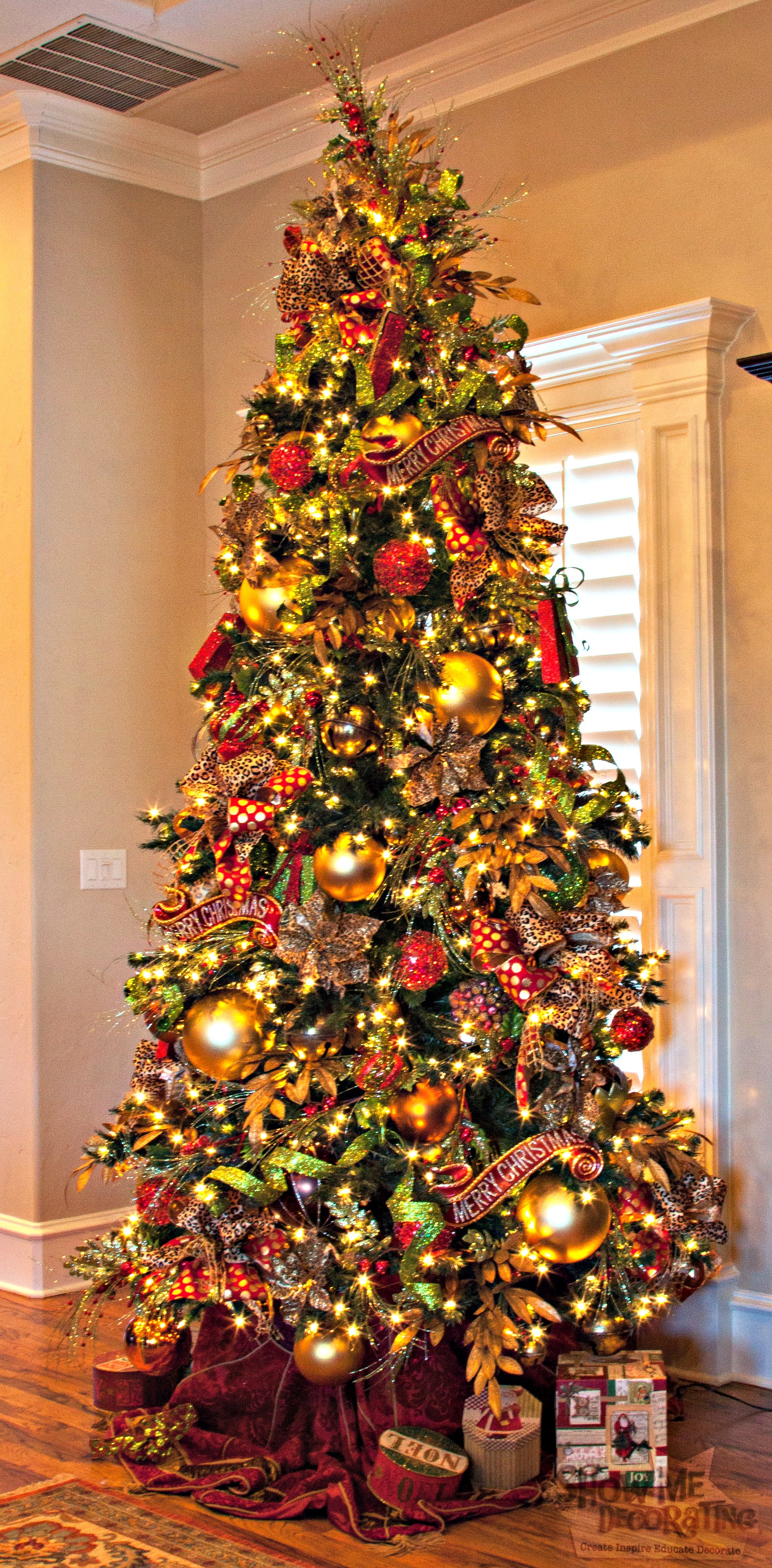 red-green-and-gold-christmas-tree
