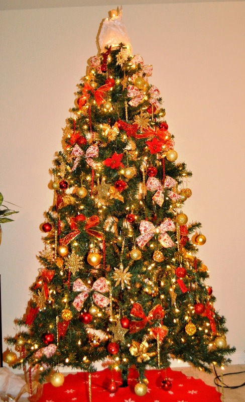 red-and-gold-christmas-tree-decorations-ideas