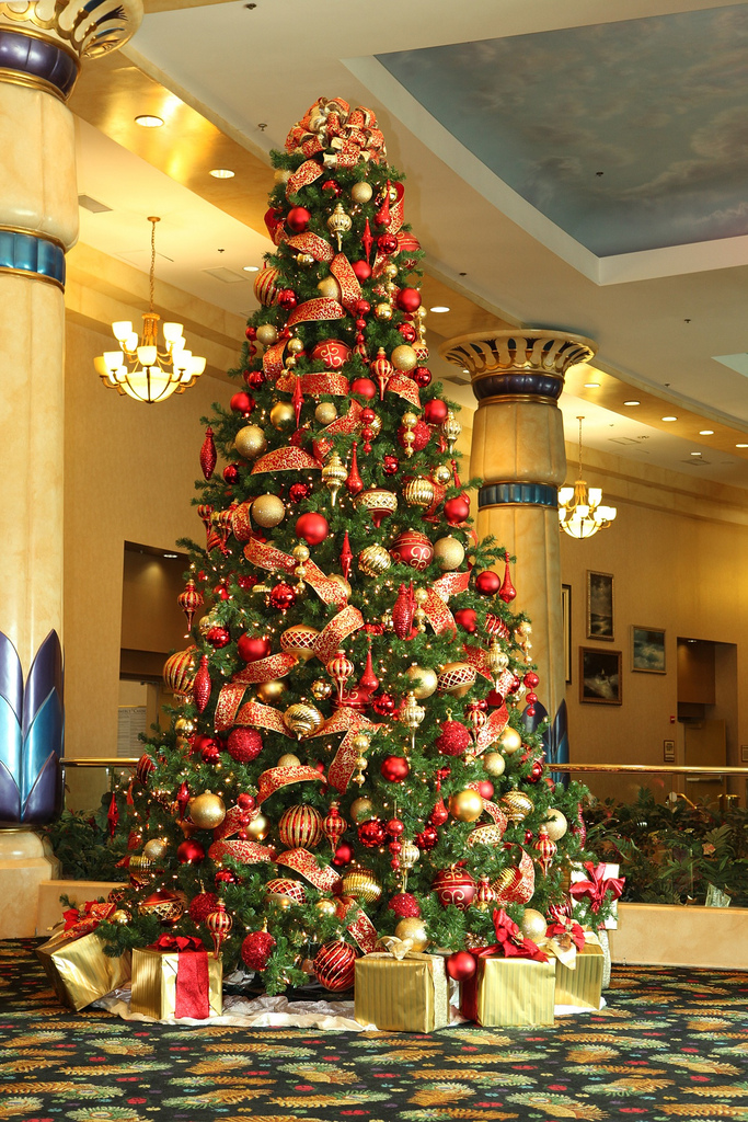 red-and-gold-christmas-tree-ideas
