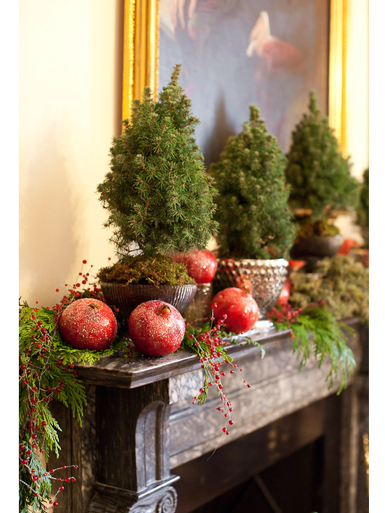 red-and-green-christmas-mantel-decorating-ideas