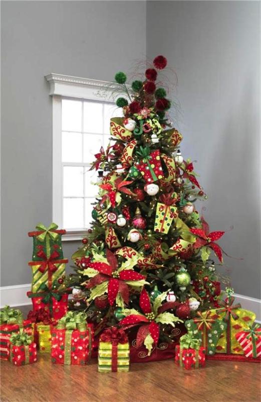 red-and-green-christmas-tree