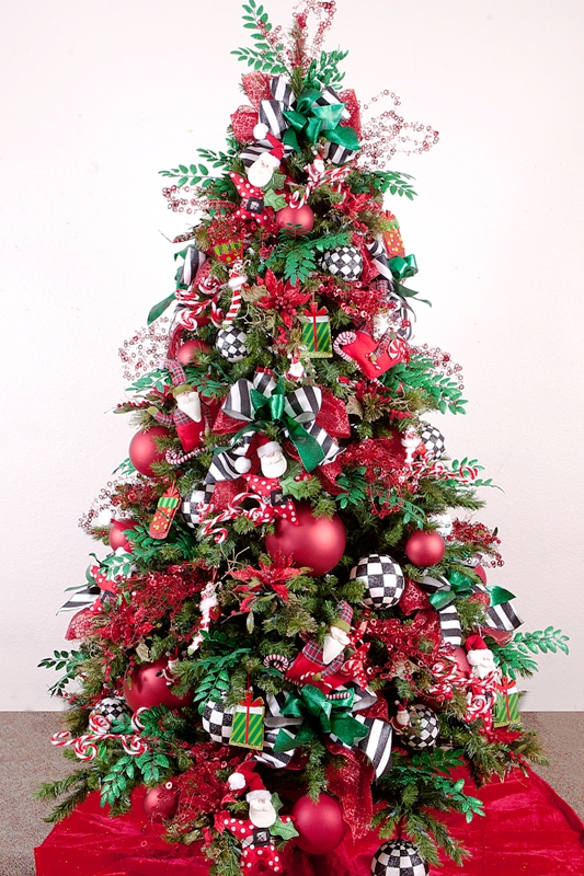 red-and-green-christmas-tree-decorations