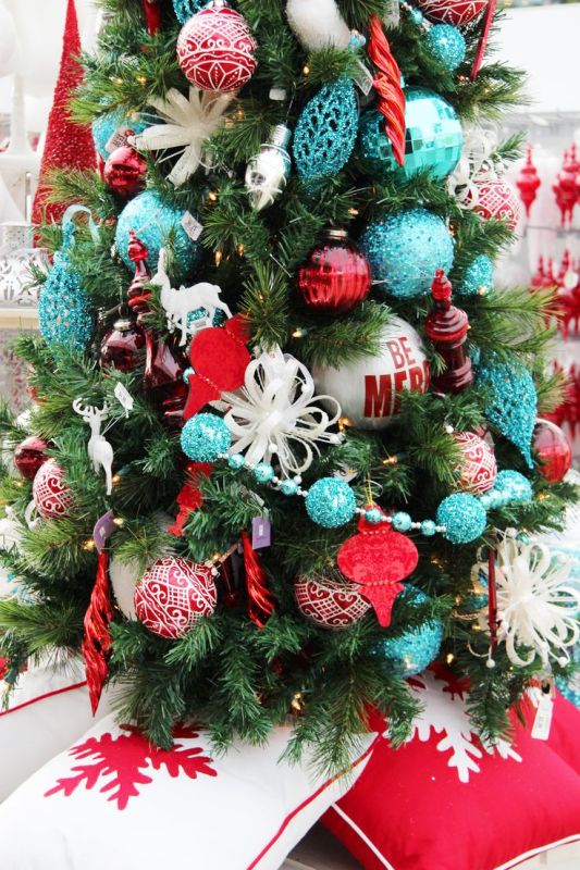 red-and-turquoise-christmas-tree-design-ideas