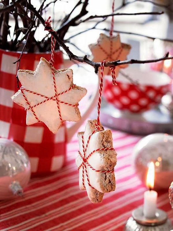 red-and-white-christmas-decorations