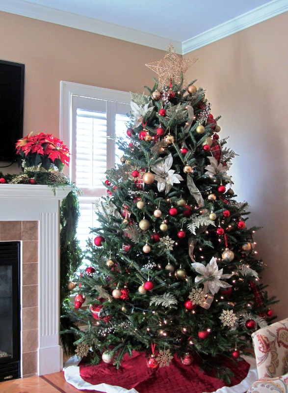 red-and-white-christmas-tree-decorating-ideas